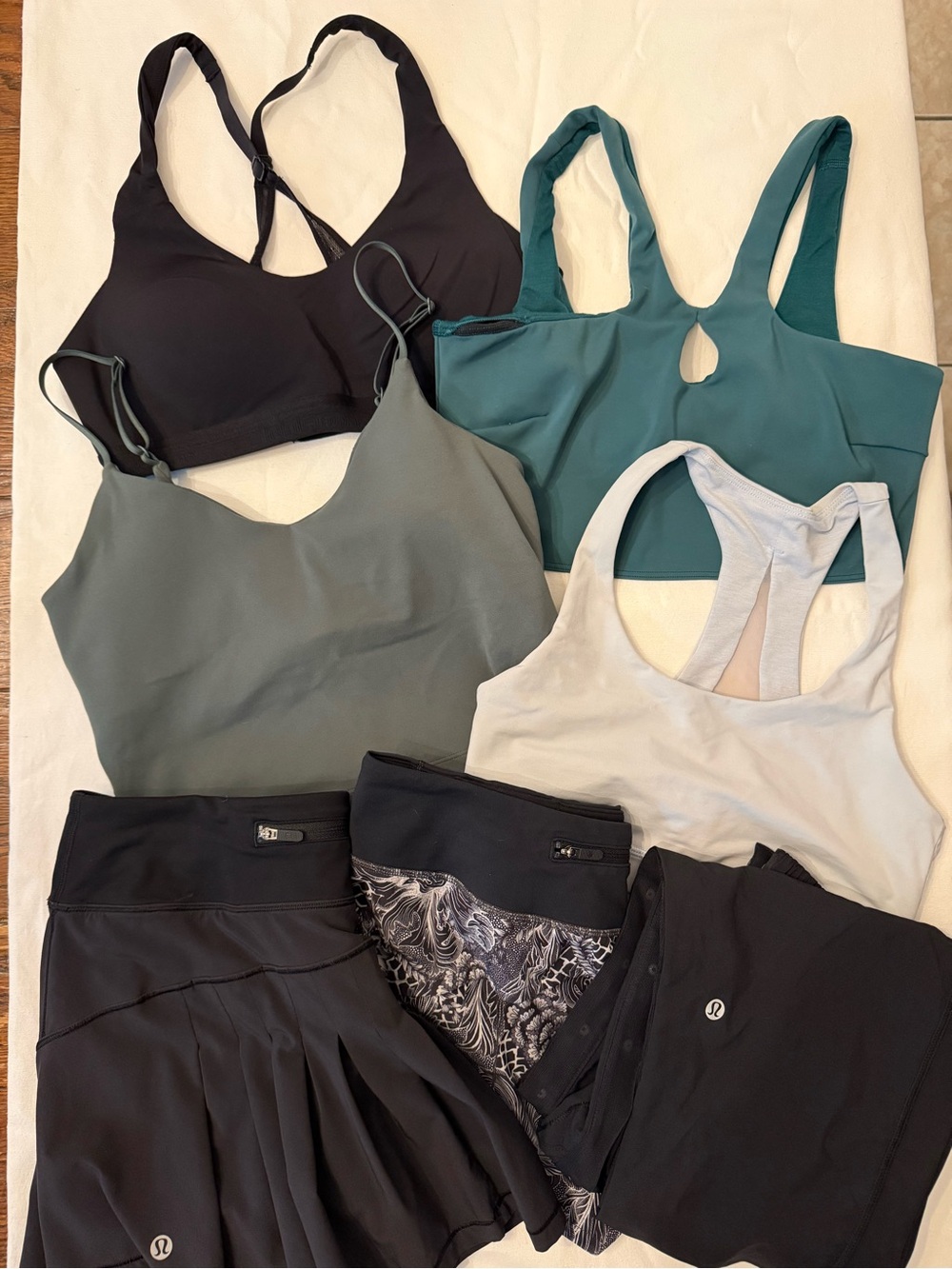 Bundle of EIGHT Lululemon items size 6